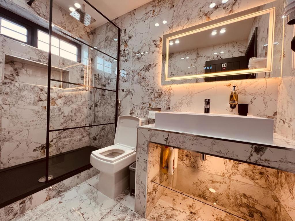 Urban Escape *4 Bedroom House* With Free Parking バーミンガム エクステリア 写真