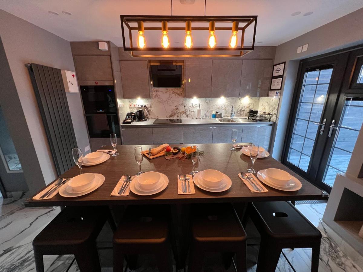 Urban Escape *4 Bedroom House* With Free Parking バーミンガム エクステリア 写真